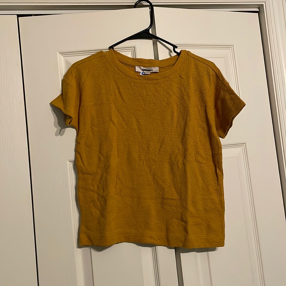Gabe’s size XS short sleeved goldfish shirt